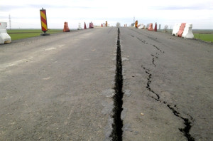 Viaduct fisurat pe autostrada Timisoara Arad