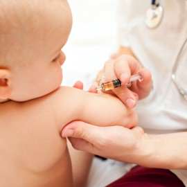 Bebelus vaccinat