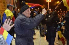 Batran la protest Timisoara Foto Ligia Hutu