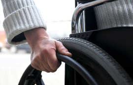 Persoana cu handicap (o) Foto ziuanews