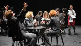 Moliendo Cafe Foto TGST Moliendo Cafe Foto TGST