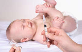Vaccinare bebelus Foto Televiziunea medicala