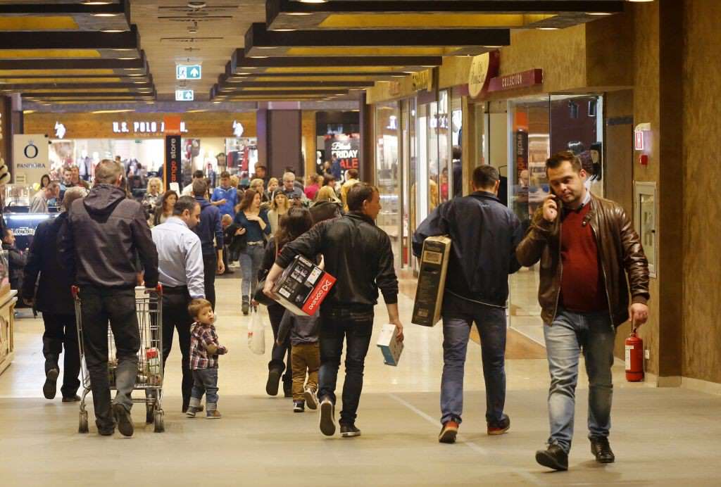 Flash Blue Dad La Iulius Mall Timişoara, noul an începe cu reduceri de până la 80 la sută  | TIMPOLIS | Stiri News Ziar Timisoara