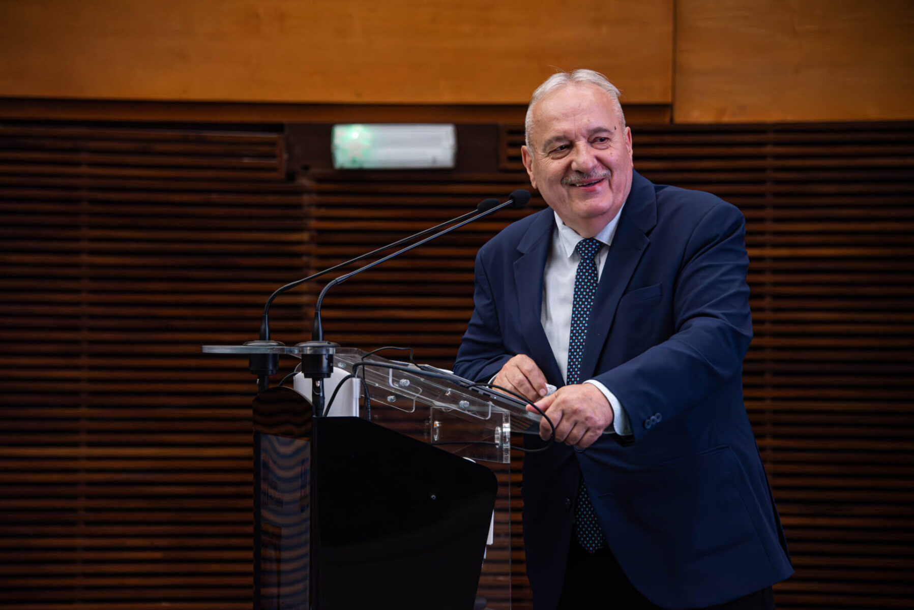 Mircea Mihaies Foto UVT