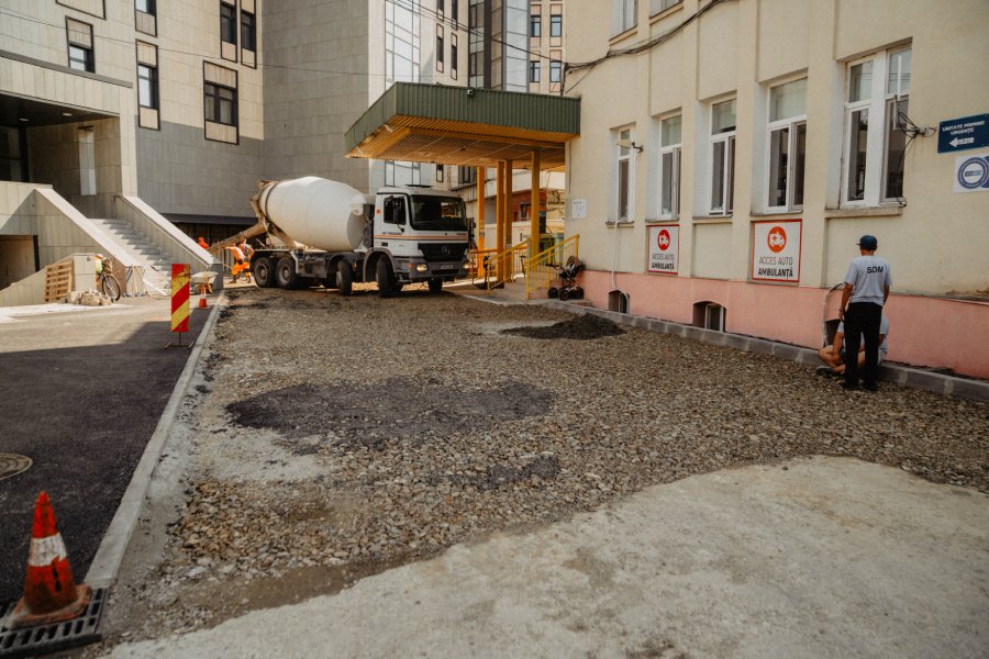 Lucrari reparatii strazi Spitalul de Copii Timisoara Foto PMT