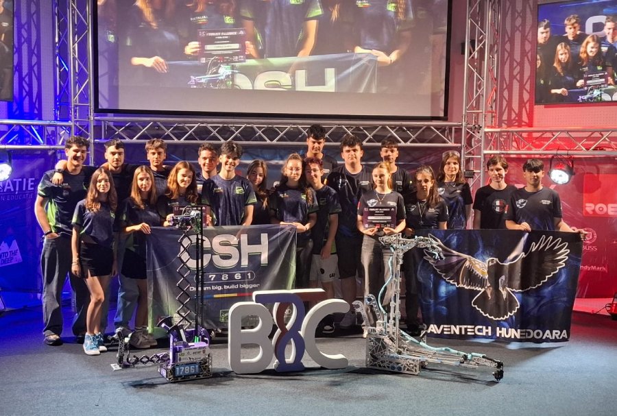 Echipa de robotica CSH Timsioara Foto UVT