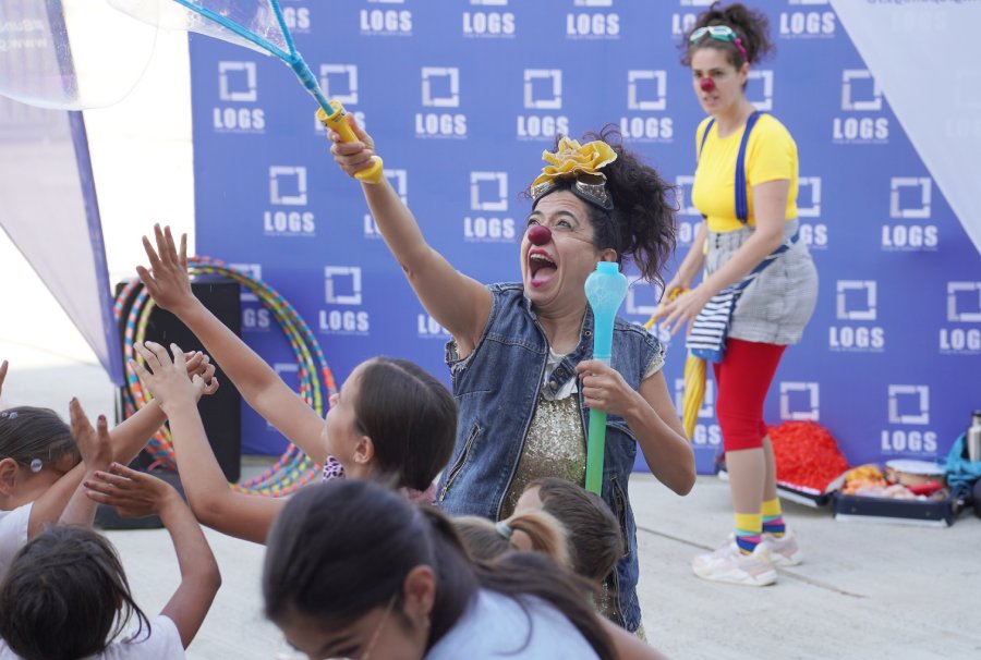 Atacul Clovnilor (2) Foto LOGS