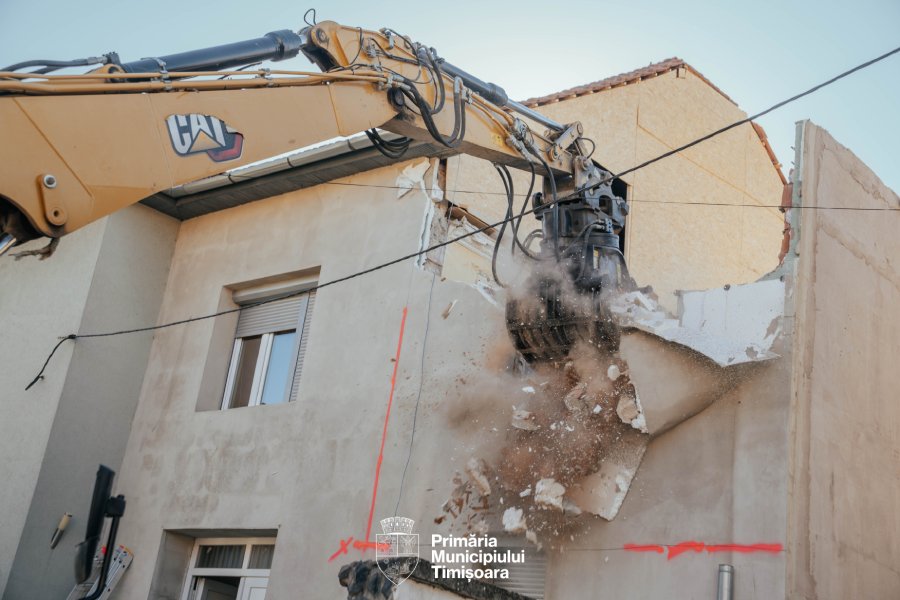 Demolare constructii ilegale - Timisoara strada Glad 14 (2) Foto PMT